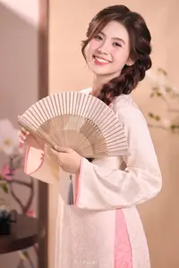 Rising Star Quynh Trang (2001): Sweet Beauty Dominating VTV Screens.-0