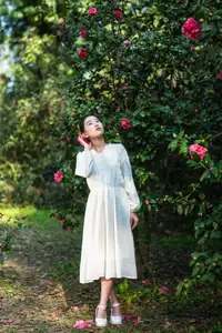 Zhong Ting Er's Serene Reading in Nature - YiTuYu Vol 8584 Art Language Collection-4