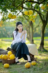 Gentle Girl in Pomelo Garden, Youthful Beauty Blending with Nature 17639840-11