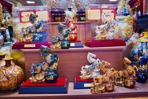 Exquisite Handcrafted Bat Trang Ceramic Horse Statues: Unique Vietnamese Zodiac Art for the Year of the Horse 2026-3