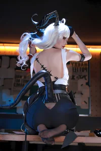 Surreal Beauty: Coser Shui Miao Aqua as Zhezhi in Wuthering Waves-12