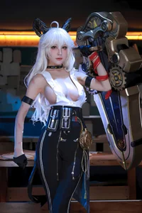 Surreal Beauty: Coser Shui Miao Aqua as Zhezhi in Wuthering Waves-7