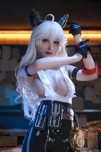 Surreal Beauty: Coser Shui Miao Aqua as Zhezhi in Wuthering Waves-1