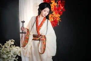 The Poetry of Portraits: Exploring the Art Language of Tu Ya W-14