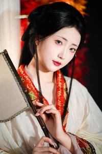 The Poetry of Portraits: Exploring the Art Language of Tu Ya W-6