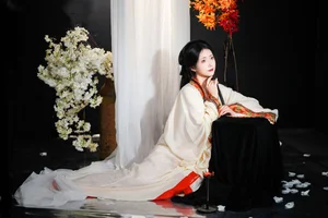 The Poetry of Portraits: Exploring the Art Language of Tu Ya W-22