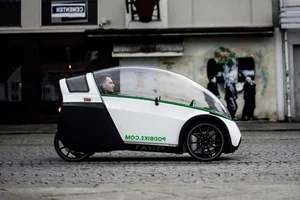 TwoZero Electric Bike: The Futuristic 4-Wheel E-Bike with a Spaceship Cockpit for Sustainable Urban Commuting and Energy-Efficient Travel-7