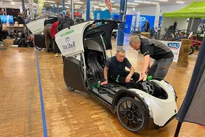 TwoZero Electric Bike: The Futuristic 4-Wheel E-Bike with a Spaceship Cockpit for Sustainable Urban Commuting and Energy-Efficient Travel-10