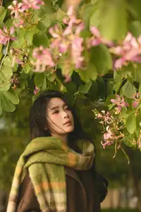 Discover the Serene Natural Beauty of an Asian Girl in a Warm Golden Hour Portrait 1047274-13