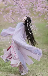 Ethereal Beauty: Qi Luo Sheng De Xiao Su Su Amidst Cherry Blossoms - YiTuYu Vol.8793-4