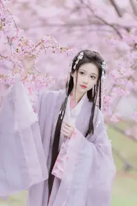 Ethereal Beauty: Qi Luo Sheng De Xiao Su Su Amidst Cherry Blossoms - YiTuYu Vol.8793-10