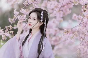 Ethereal Beauty: Qi Luo Sheng De Xiao Su Su Amidst Cherry Blossoms - YiTuYu Vol.8793-0
