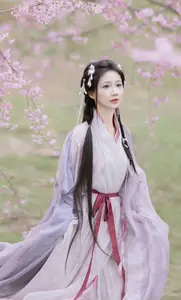 Ethereal Beauty: Qi Luo Sheng De Xiao Su Su Amidst Cherry Blossoms - YiTuYu Vol.8793-7