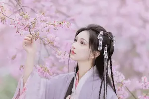 Ethereal Beauty: Qi Luo Sheng De Xiao Su Su Amidst Cherry Blossoms - YiTuYu Vol.8793-12