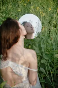 Man Jiao YiTuYu Vol.8529: Ethereal Beauty Reflected in Nature's Gentle Embrace-16