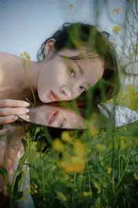 Man Jiao YiTuYu Vol.8529: Ethereal Beauty Reflected in Nature's Gentle Embrace-5