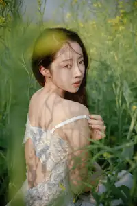 Man Jiao YiTuYu Vol.8529: Ethereal Beauty Reflected in Nature's Gentle Embrace-3