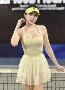 Loan Barbie: Running Nurse Stuns with Alluring Christmas Look and Radiant Charm-8