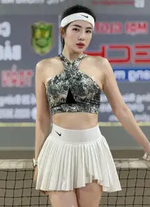 Loan Barbie: Running Nurse Stuns with Alluring Christmas Look and Radiant Charm-5