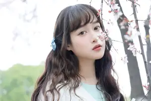 Discover Yi Ke Chong Ya (YiTuYu Vol.8721) in Spring Blossoms: Poetic Charm & Allure-2