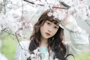 Discover Yi Ke Chong Ya (YiTuYu Vol.8721) in Spring Blossoms: Poetic Charm & Allure-14