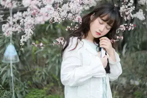 Discover Yi Ke Chong Ya (YiTuYu Vol.8721) in Spring Blossoms: Poetic Charm & Allure-30