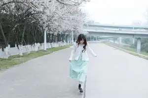 Discover Yi Ke Chong Ya (YiTuYu Vol.8721) in Spring Blossoms: Poetic Charm & Allure-23