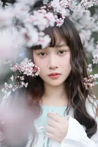 Discover Yi Ke Chong Ya (YiTuYu Vol.8721) in Spring Blossoms: Poetic Charm & Allure-0