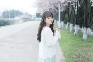 Discover Yi Ke Chong Ya (YiTuYu Vol.8721) in Spring Blossoms: Poetic Charm & Allure-16