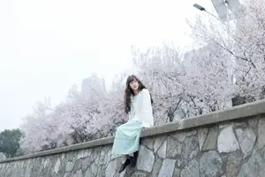 Discover Yi Ke Chong Ya (YiTuYu Vol.8721) in Spring Blossoms: Poetic Charm & Allure-21