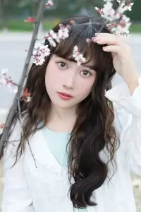 Discover Yi Ke Chong Ya (YiTuYu Vol.8721) in Spring Blossoms: Poetic Charm & Allure-6