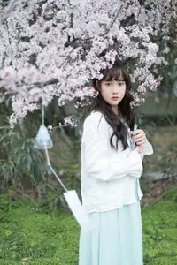 Discover Yi Ke Chong Ya (YiTuYu Vol.8721) in Spring Blossoms: Poetic Charm & Allure-9