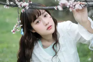 Discover Yi Ke Chong Ya (YiTuYu Vol.8721) in Spring Blossoms: Poetic Charm & Allure-20