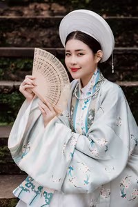 VGU No.116: Timeless Vietnamese Grace in Traditional Attire - Discover Cultural Beauty and Elegance-2