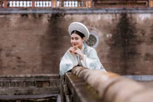 VGU No.116: Timeless Vietnamese Grace in Traditional Attire - Discover Cultural Beauty and Elegance-5