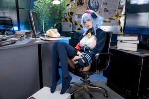 Stunning Amau Ako Cosplay by Jiu Qi Miao: A Masterpiece of Blue Archive Art-7