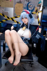 Stunning Amau Ako Cosplay by Jiu Qi Miao: A Masterpiece of Blue Archive Art-9