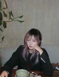 Striking Red Pink Ombre Hair Dye Style Unique & Captivating-1