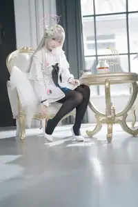 Ethereal Beauty: Coser Lunananya as Kirifuji Nagisa from Blue Archive - A Captivating Portrayal-10