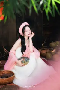 Gentle Beauty of a Vietnamese Girl in Elegant Traditional Attire-21