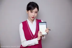 Captivating Yue Er Yue Er in Chic Office Attire - XiuRen No.10620-38