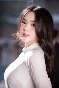 Discover the Grace of White Ao Dai: Vietnamese Girl's Delicate Beauty Shines-6