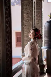 Graceful Vietnamese Ao Dai Beauty in Ancient Architecture-0