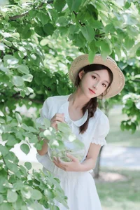 Elegant Summer Portraiture: Lin Miao Xin in YiTuYu Art Language Vol.9107 – Captured in Soft Sunlight and Natural Shadows-5
