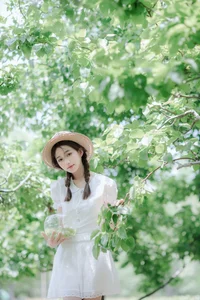 Elegant Summer Portraiture: Lin Miao Xin in YiTuYu Art Language Vol.9107 – Captured in Soft Sunlight and Natural Shadows-13