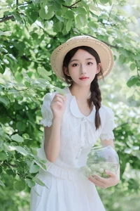 Elegant Summer Portraiture: Lin Miao Xin in YiTuYu Art Language Vol.9107 – Captured in Soft Sunlight and Natural Shadows-14