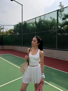Streamer Mina Young Showcases Sporty Tennis Style and Active Lifestyle on the Court-0