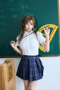 Elegant Professional Fashion: Zoe in XiuRen Collection No.10750 – Sophisticated Portrait Photography and Modern Style Inspiration-14