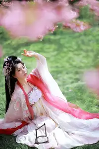 YiTuYu Vol.8715 A Ming: Enchanting Fairy Amidst Blooming Sakura - A Vision of Art Language-4