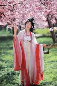 YiTuYu Vol.8715 A Ming: Enchanting Fairy Amidst Blooming Sakura - A Vision of Art Language-2
